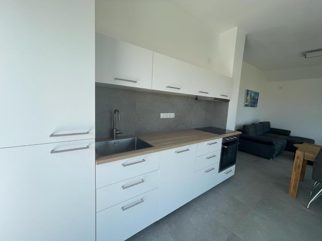 Velebit View Apartment วีร์ ภายนอก รูปภาพ